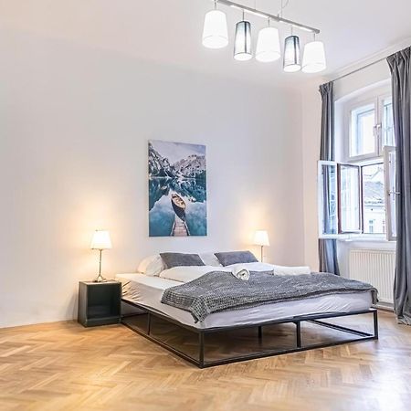 Spacious 2Br Apt -Near Wiener Stadthalle Burggassewiener Well Located Exterior foto