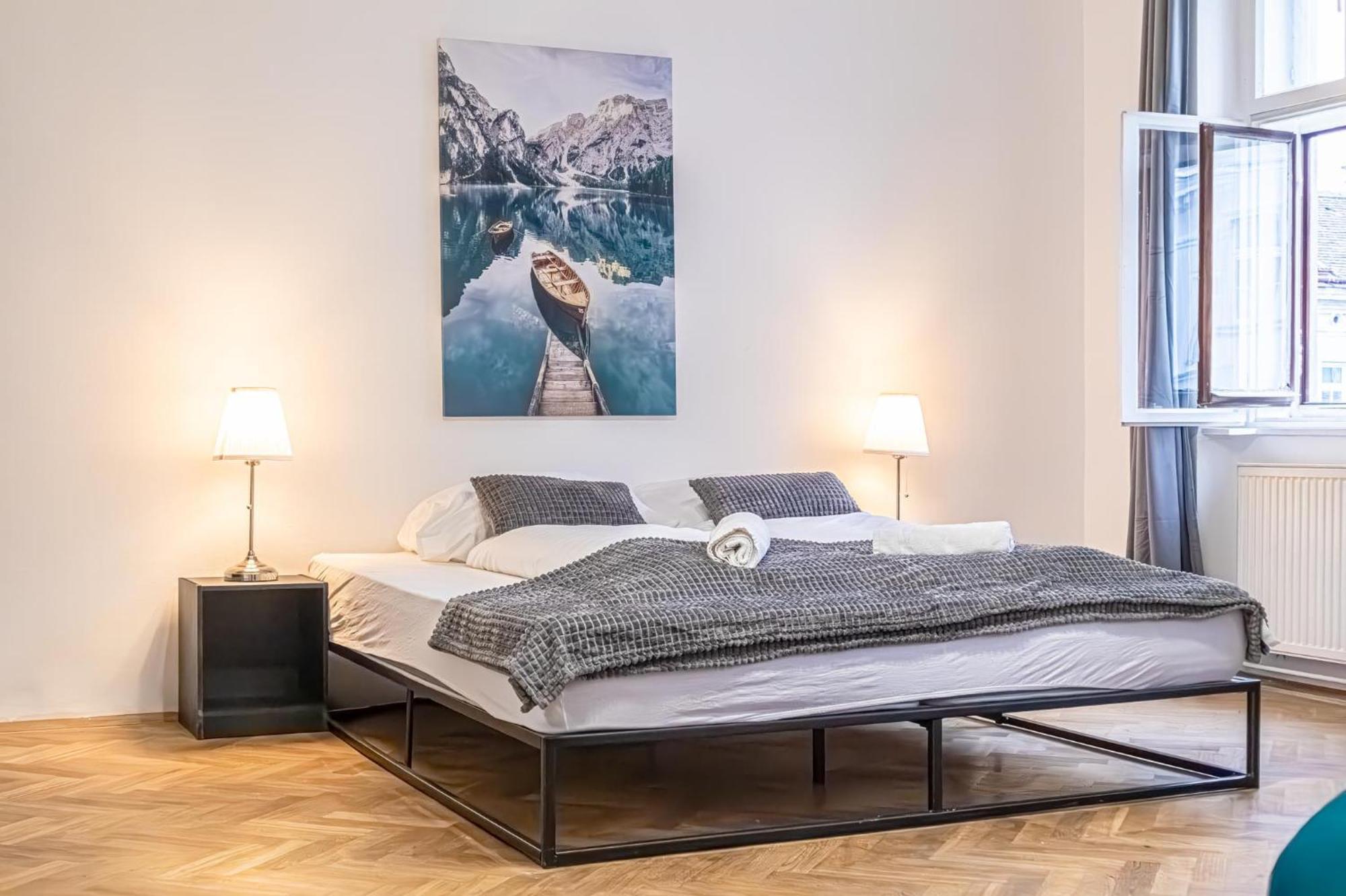Spacious 2Br Apt -Near Wiener Stadthalle Burggassewiener Well Located Exterior foto