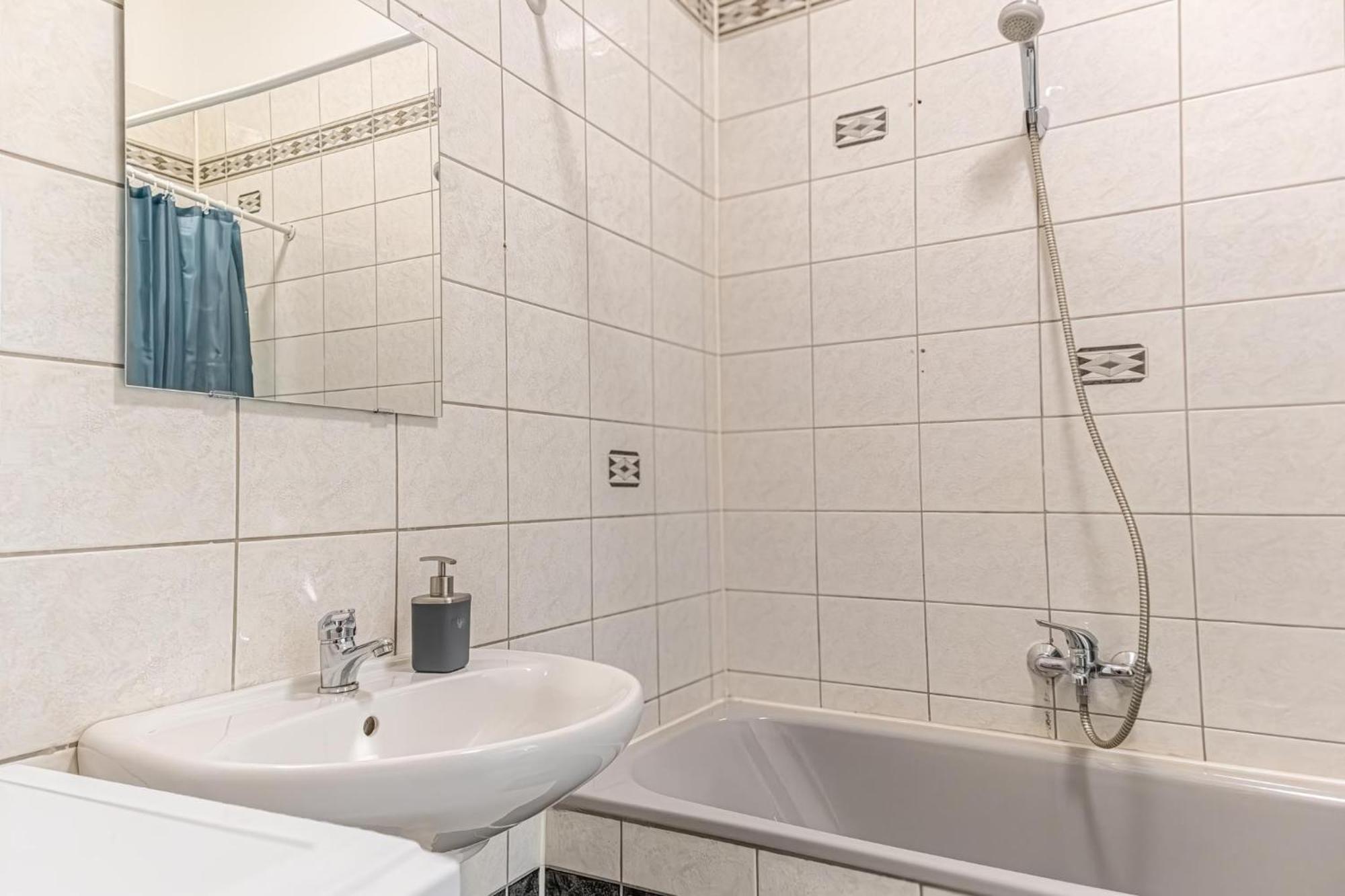 Spacious 2Br Apt -Near Wiener Stadthalle Burggassewiener Well Located Exterior foto